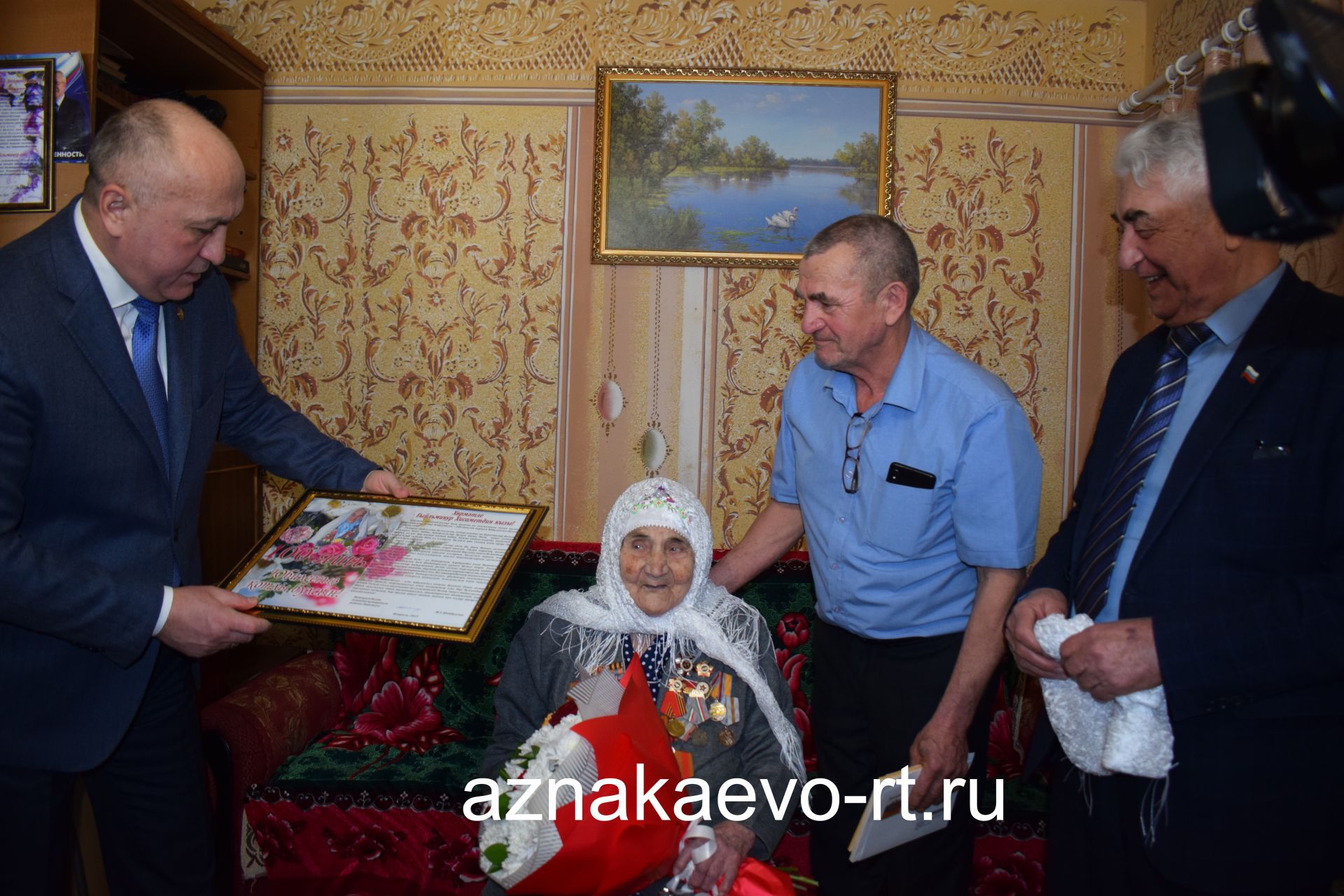 Азнакайда яшәүче сугыш ветераны Гыйльменур апа Җәләева 100 яшен билгеләп үтте