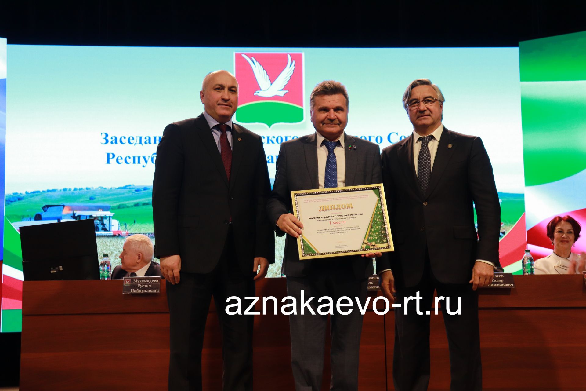 Васил Шәйхразиев: “Азнакай күп күрсәткечләр буенча үрнәк”