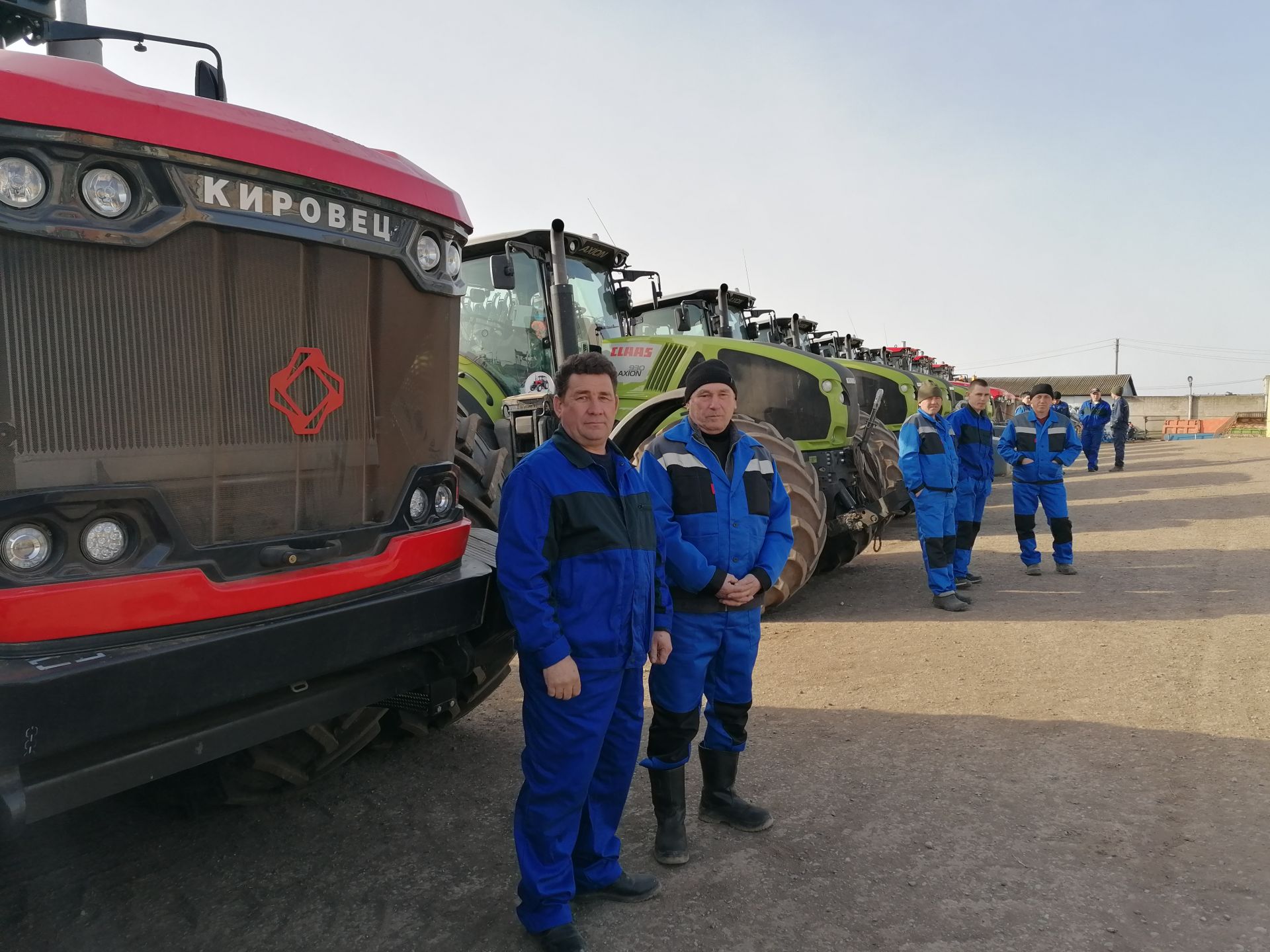 Азнакай районы хуҗалыкларында техника кыр эшләренә әзер