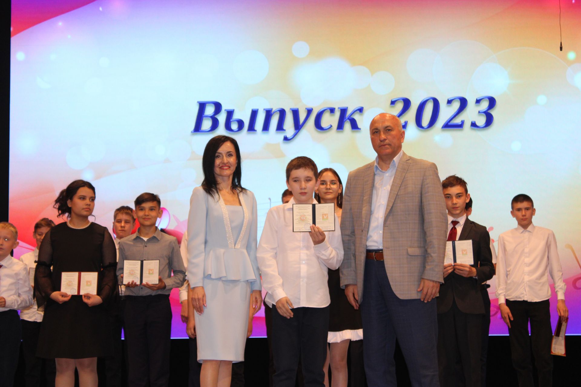 В Азнакаевской детской школе искусств прошёл выпускной вечер
