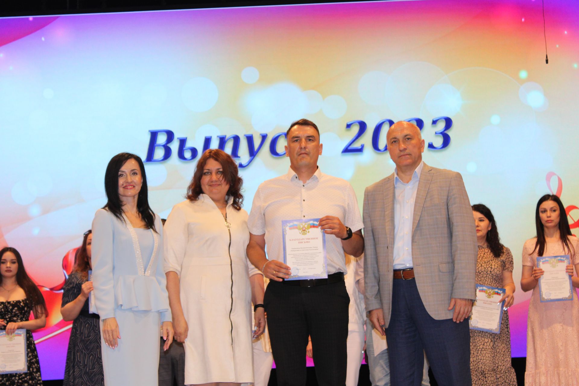В Азнакаевской детской школе искусств прошёл выпускной вечер