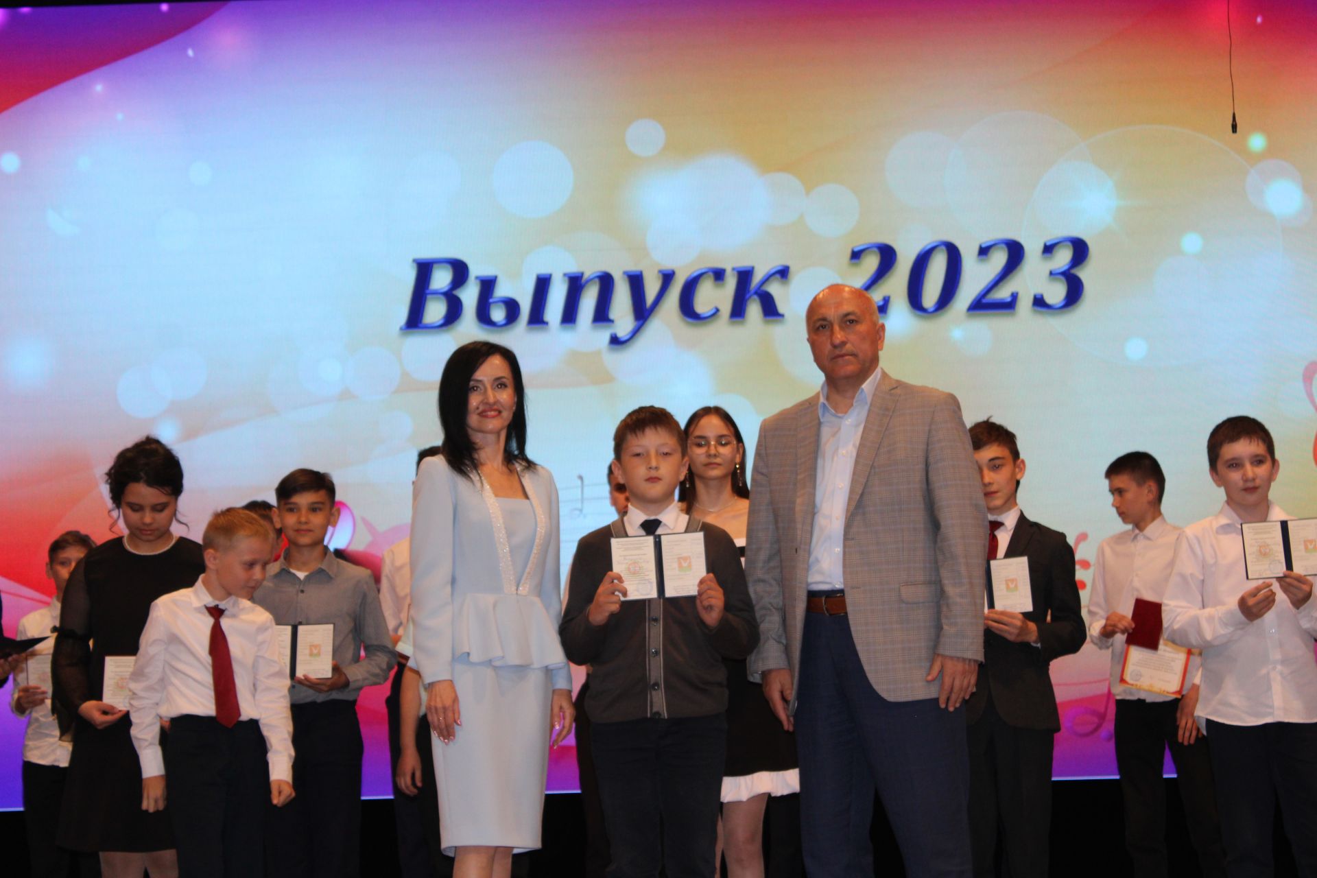 В Азнакаевской детской школе искусств прошёл выпускной вечер