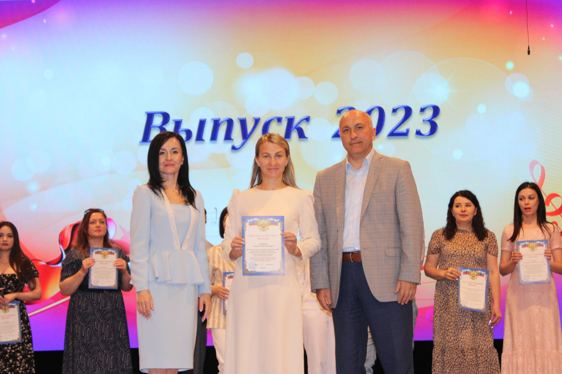 В Азнакаевской детской школе искусств прошёл выпускной вечер