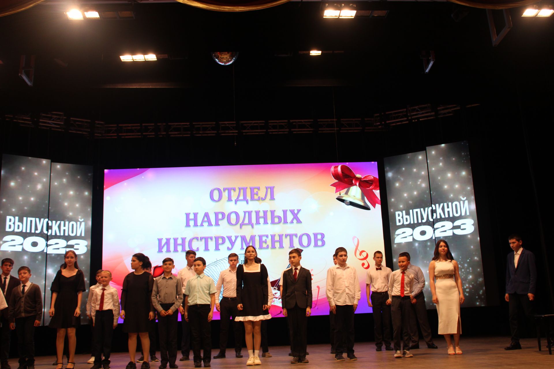 В Азнакаевской детской школе искусств прошёл выпускной вечер