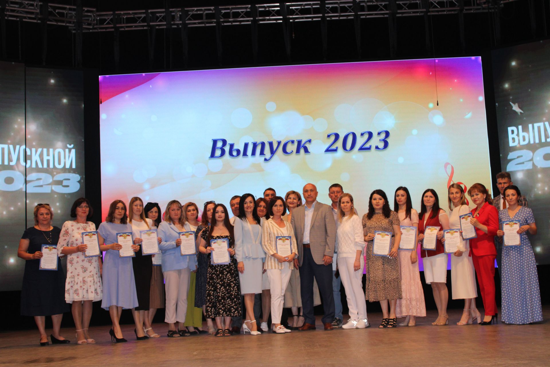 В Азнакаевской детской школе искусств прошёл выпускной вечер