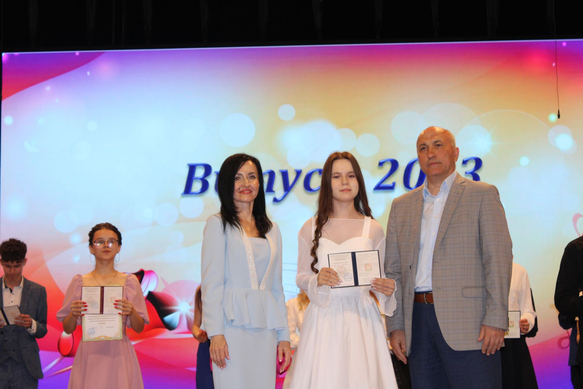 В Азнакаевской детской школе искусств прошёл выпускной вечер