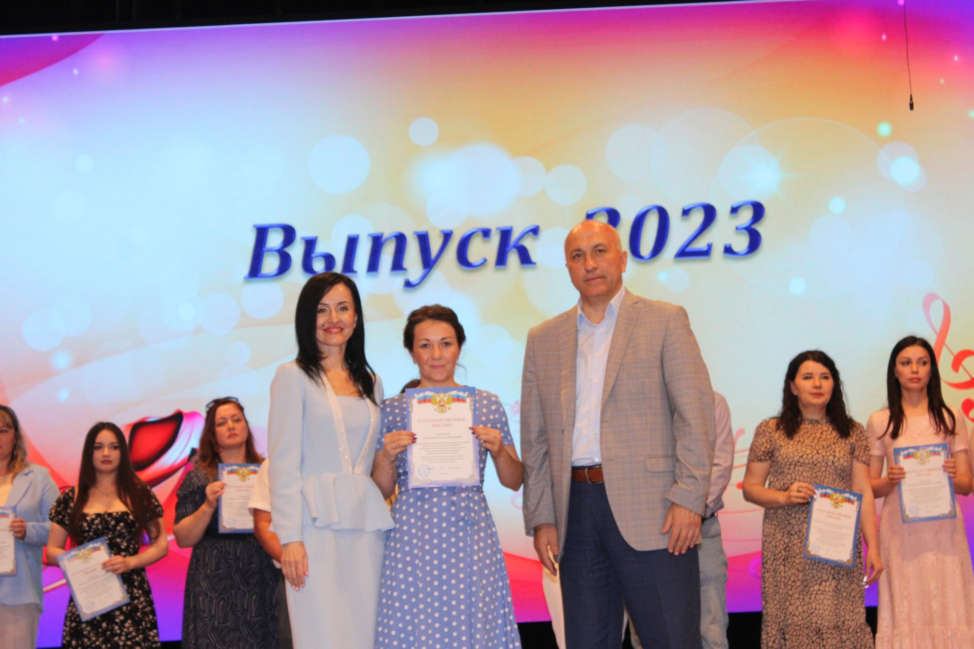 В Азнакаевской детской школе искусств прошёл выпускной вечер