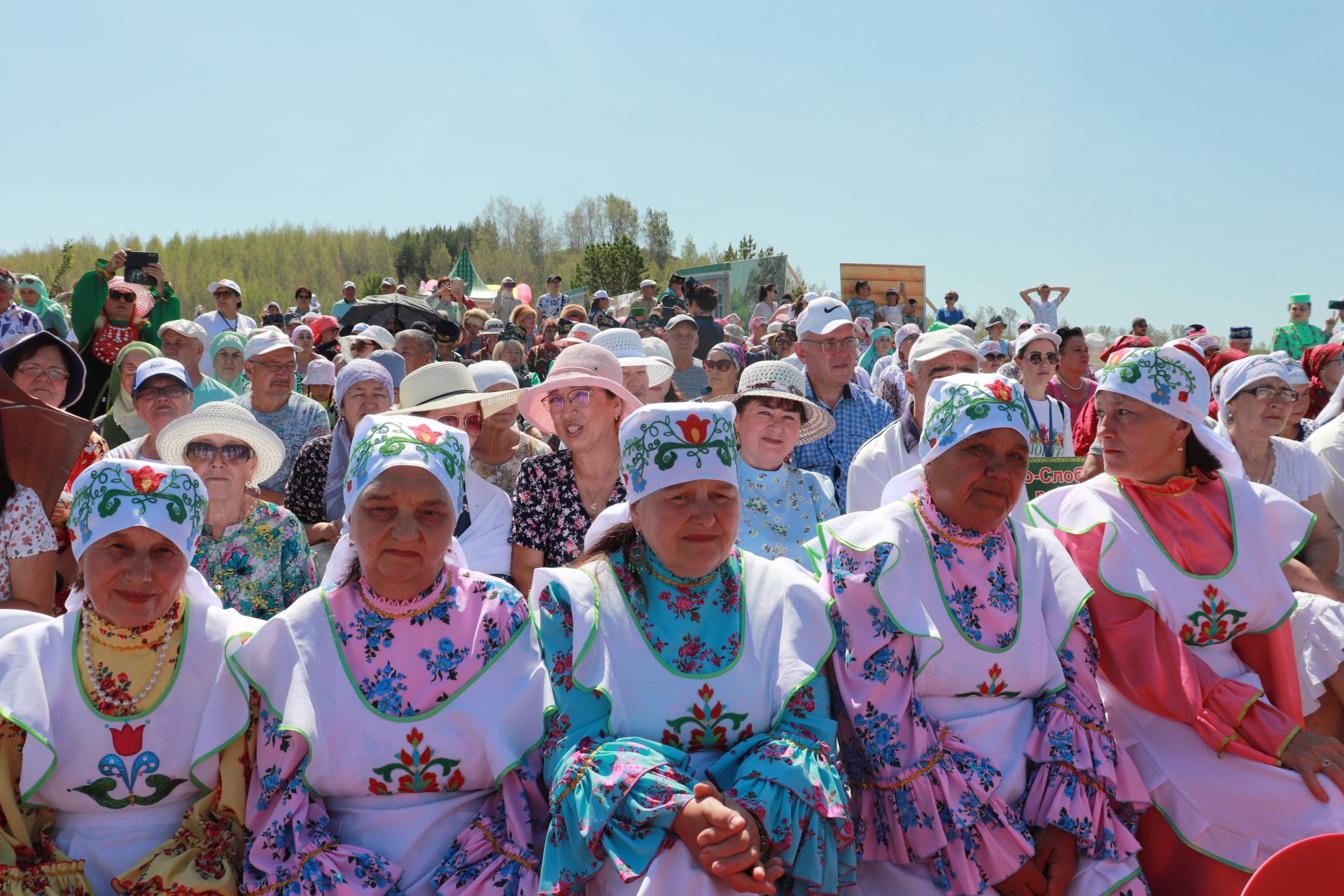 Азнакайның Чатыр тавында фольклор фестивале узды