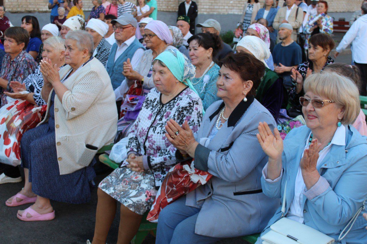 Азнакайның Болгар урамында Ишегалды бәйрәме үтте