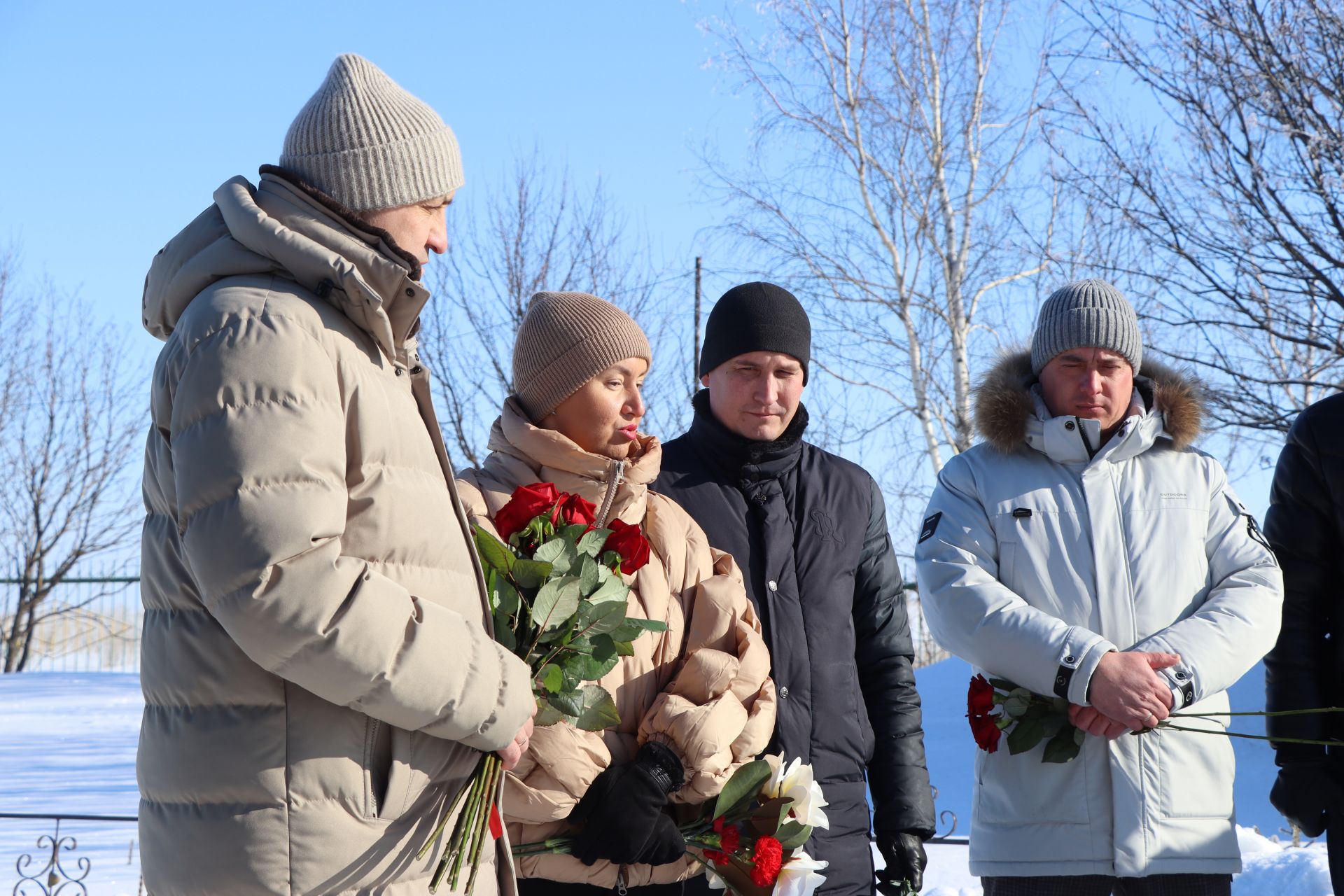 Возложение цветов к могиле Почетного гражданина Азнакаевского муниципального района Шакурова Расыха Ахатовича