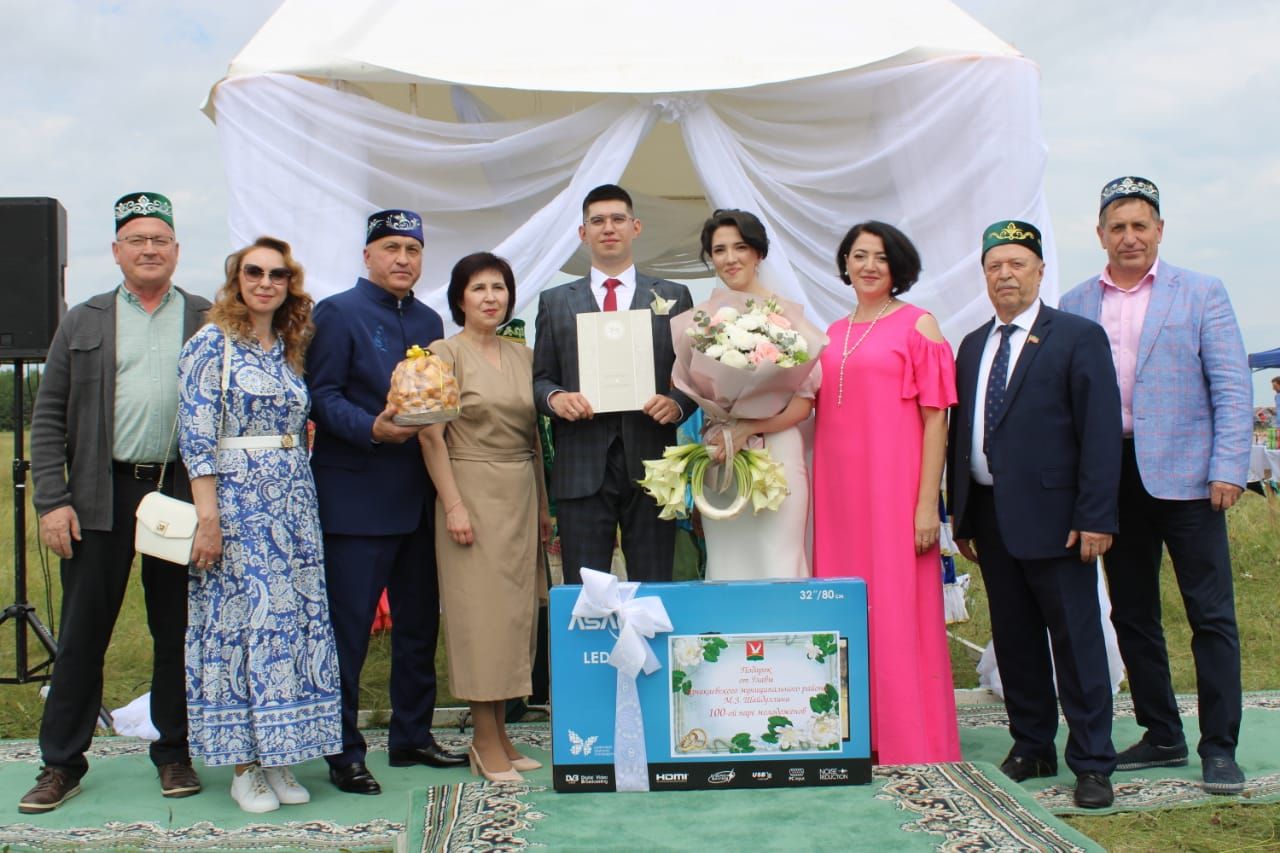 В Азнакаево прошел фестиваль «Чатыр тауда җыен»