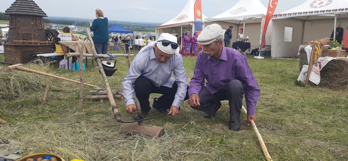 В Азнакаево прошел фестиваль «Чатыр тауда җыен»