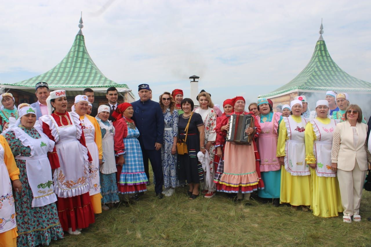 В Азнакаево прошел фестиваль «Чатыр тауда җыен»