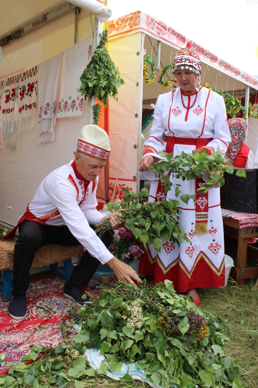 В Азнакаево прошел фестиваль «Чатыр тауда җыен»