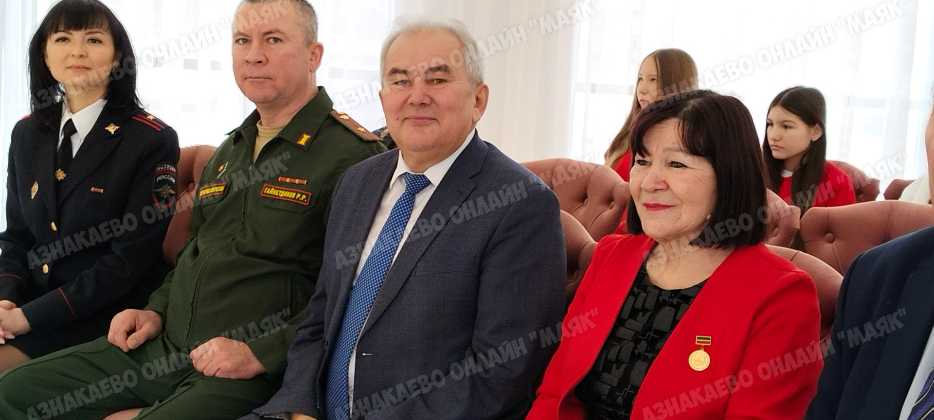 В Азнакаево поздравили 14-летних школьников