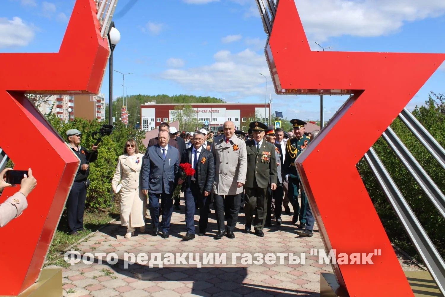Сегодня в парке Победы состоялся торжественный митинг у памятника Неизвестному солдату
