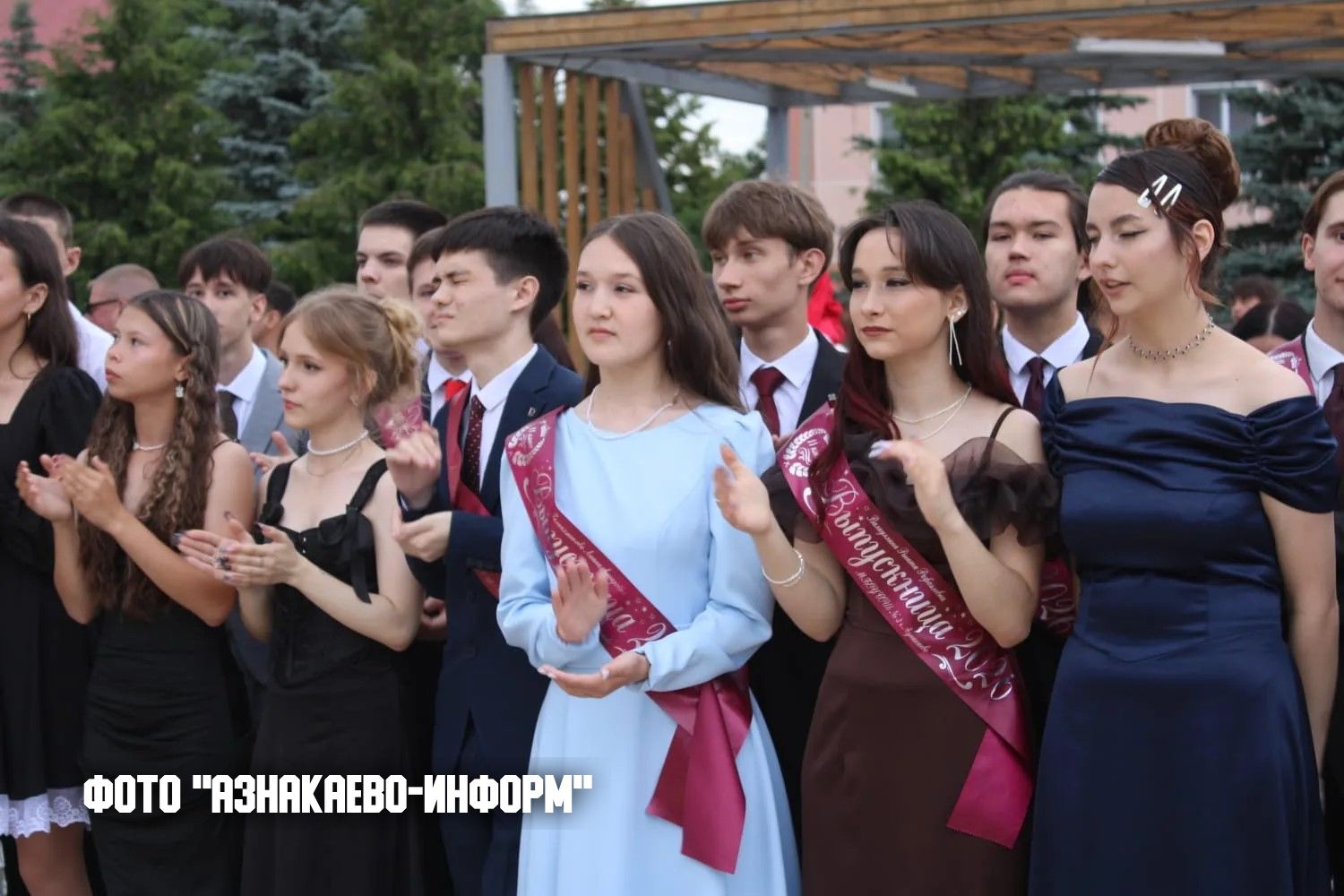 Детство осталось позади: выпускники Азнакаево получили путёвку во взрослую жизнь