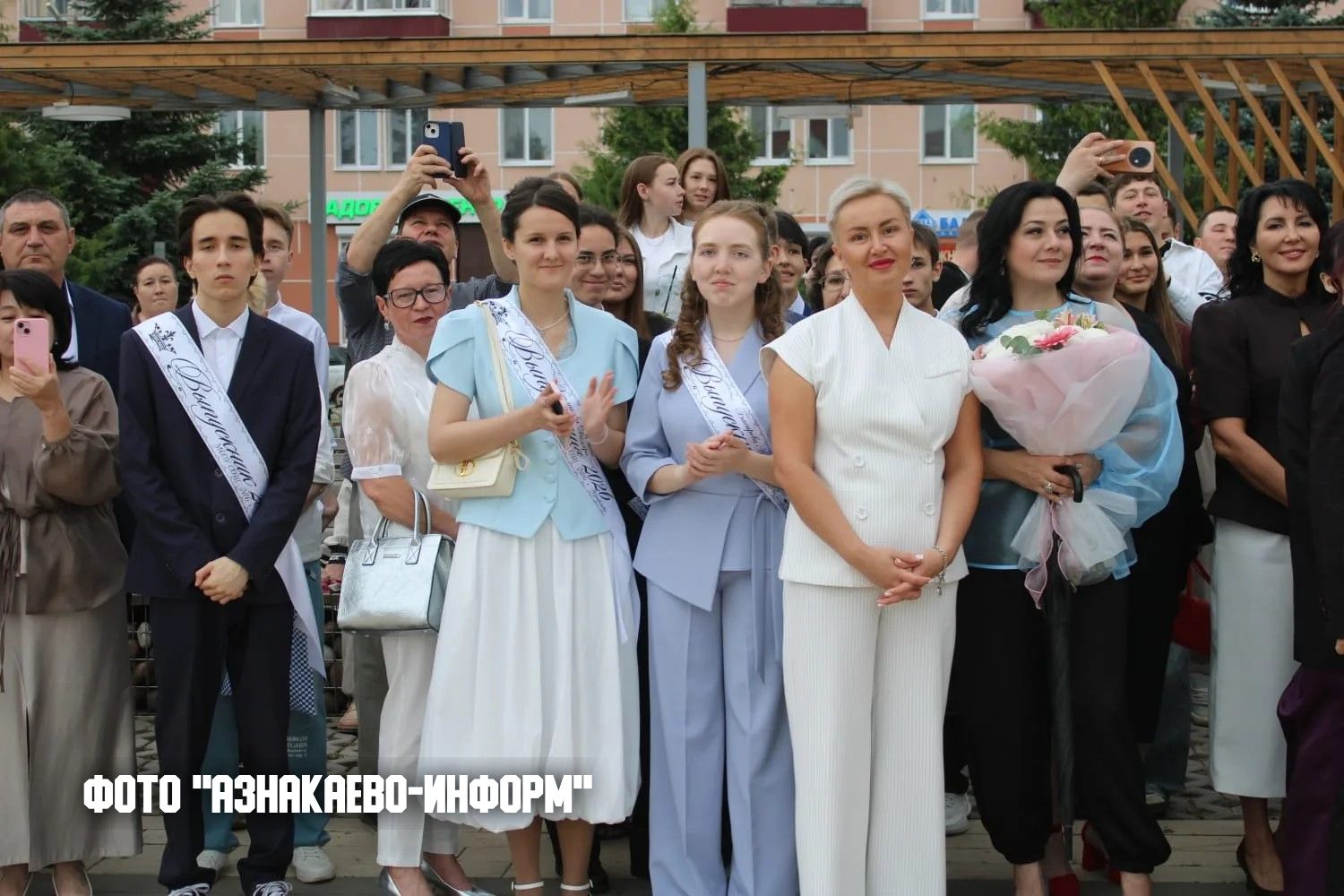 Детство осталось позади: выпускники Азнакаево получили путёвку во взрослую жизнь