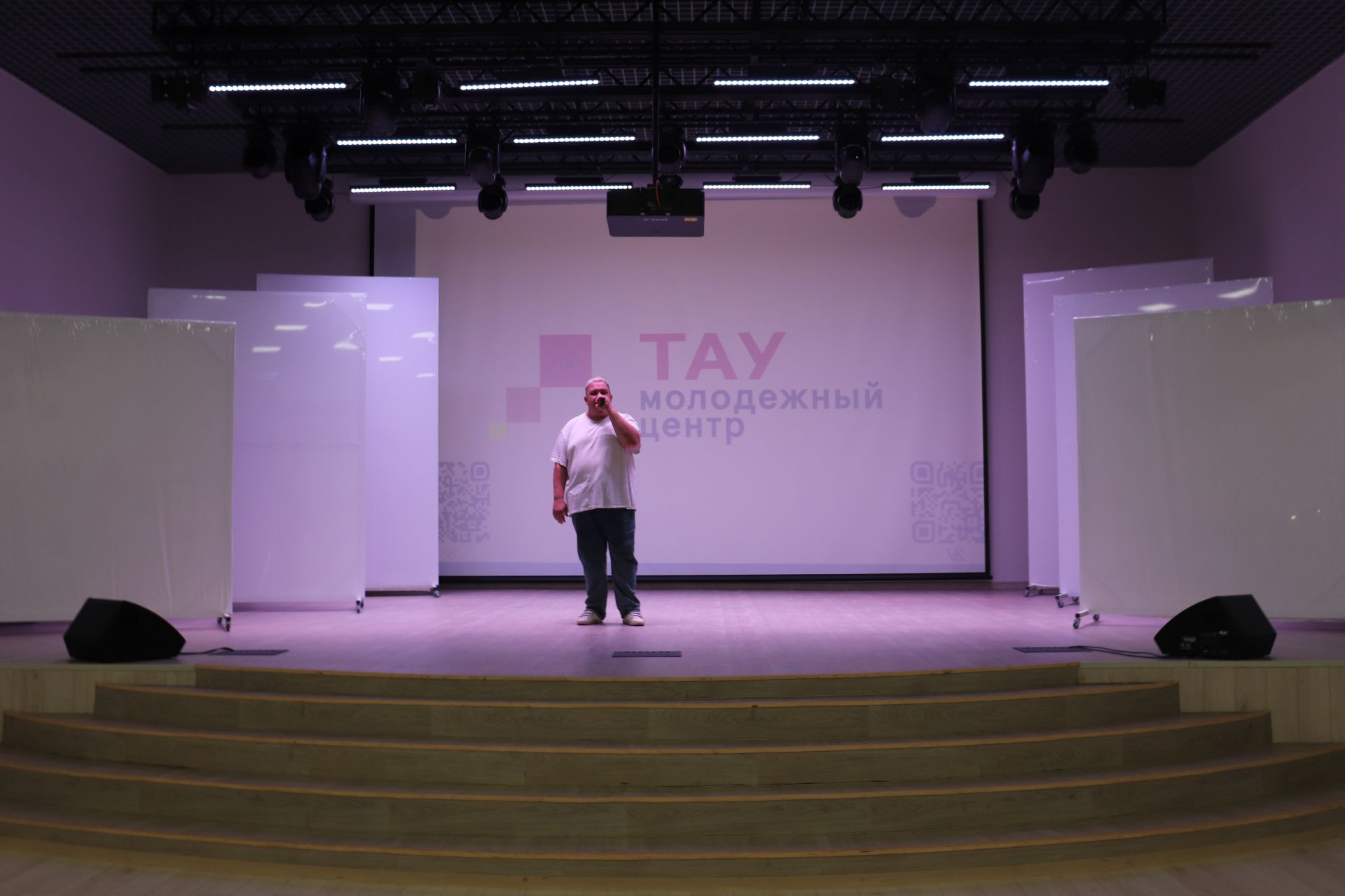 В Молодёжном центре «ТАУ» торжественно вручили паспорта юным жителям района