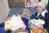 Җиңү бистәсендә Абдуллина Мәгъсүмә Дәүләтша  кызы 100 яшьлек юбилее уңаеннан котлаулар кабул итте