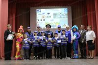 Азнакайның Яшь юл хәрәкәте инспекторлары иминлек сагында торалар