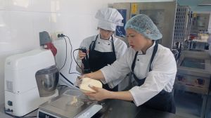 Осваивают профессию на деле