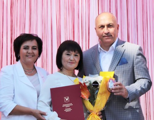 Район мәгариф идарәсе җитәкчесе укучыларны соңгы кыңгырау бәйрәме белән котлады