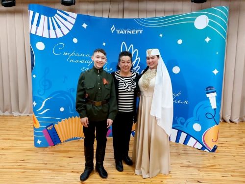 Юные вокалисты Азнакаево успешно выступили на фестивале «Страна поющего соловья»