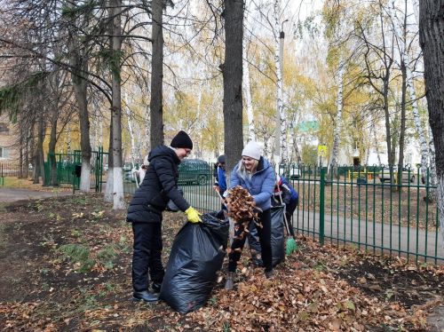 Азнакайның мәгълүмат чаралары коллективлары – көзге өмәдә