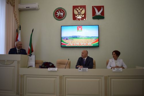 Азнакай район һәм шәһәр Советларының берләштерелгән утырышы узды