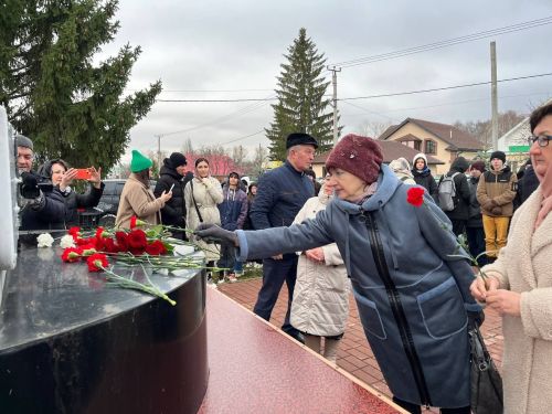 В День памяти жертв политических репрессий в Азнакаево состоялся митинг