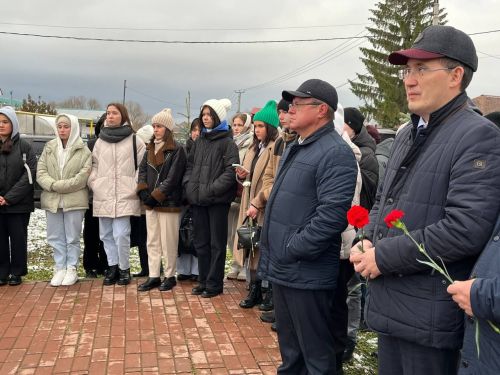 В День памяти жертв политических репрессий в Азнакаево состоялся митинг