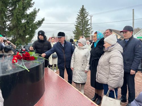 В День памяти жертв политических репрессий в Азнакаево состоялся митинг