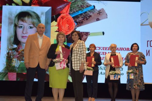 Азнакайда Укытучы көне бүләкләргә дә, җыр-моңга да бай үтте