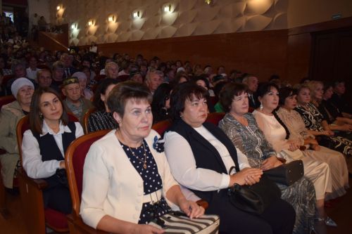Азнакайда Укытучы көне бүләкләргә дә, җыр-моңга да бай үтте