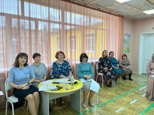 Азнакай тәрбиячеләре бәйге тотты