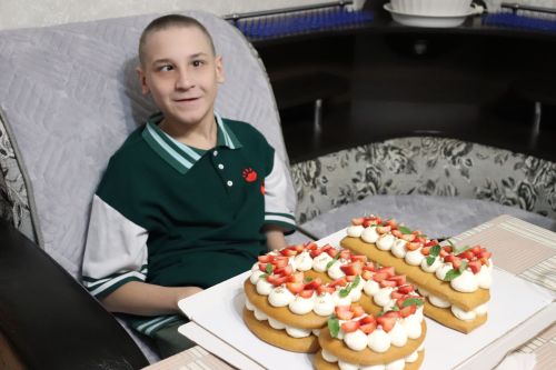 Азнакай районы башлыгы яшь хоккейчыны туган көне белән котлады