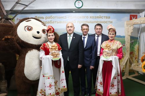 Азнакайда авыл хуҗалыгы хезмәткәрләрен хөрмәтләделәр