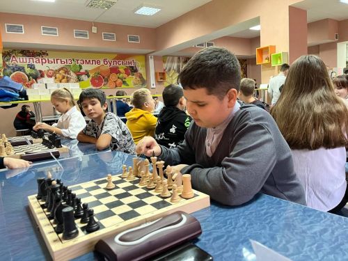 Азнакай укучылары шахмат турнирында көч сынаштылар