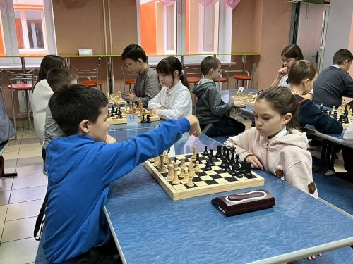 Азнакай укучылары шахмат турнирында көч сынаштылар