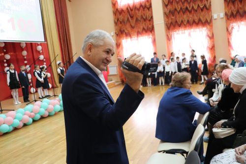 В Азнакаево торжественно прошёл юбилей школы №1
