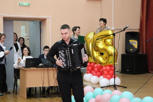 В Азнакаево торжественно прошёл юбилей школы №1