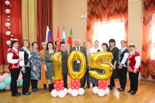 В Азнакаево торжественно прошёл юбилей школы №1