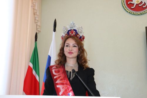 В Азнакаево приехала победительница конкурса красоты