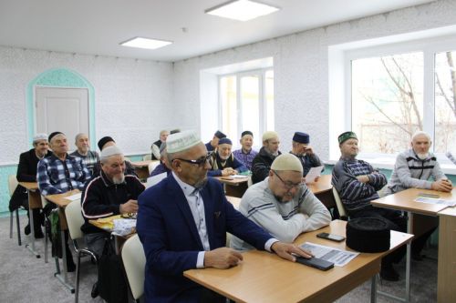 Азнакайның Ак мәчетендә имамнар җыелды