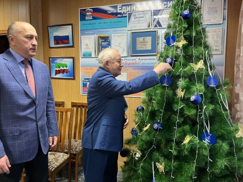 Рустам Мухамадеев и Марсель Шайдуллин порадовали детей подарками