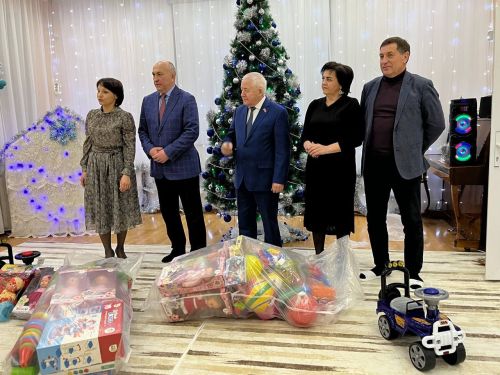 Рустам Мухамадеев и Марсель Шайдуллин порадовали детей подарками