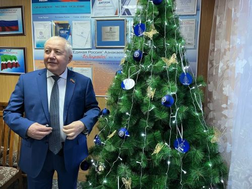 Рустам Мухамадеев и Марсель Шайдуллин порадовали детей подарками