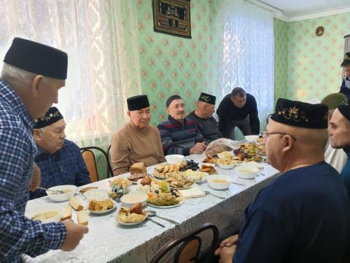Урсай авылы мәчетендә «Укытучы һәм остаз» елына багышланган Коръән мәҗлесе уздырылды