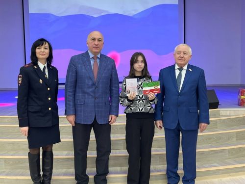 Яш азнакайлыларга паспортлар тапшырылды